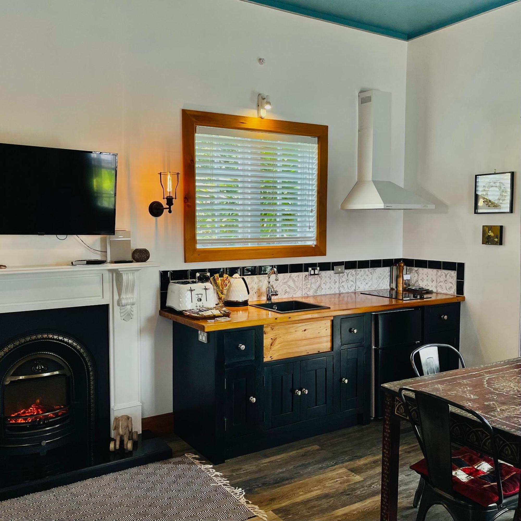 Marriners Luxury Guesthouse Rawene Екстериор снимка
